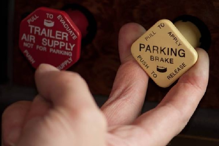 Blog Types of Air Brakes courses and Which to Take Navigating the Road to Success